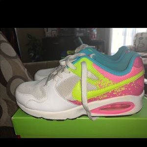 NIKE AIR MAX WOMAN’S TENNIS SHOES